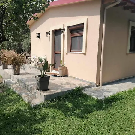 بيت للعطل Tiny House By The Sea نيا سكيوني