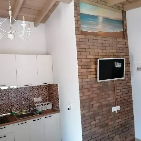 بيت للعطل Tiny House By The Sea نيا سكيوني