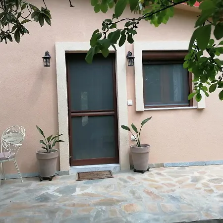 Tiny House By The Sea 度假居