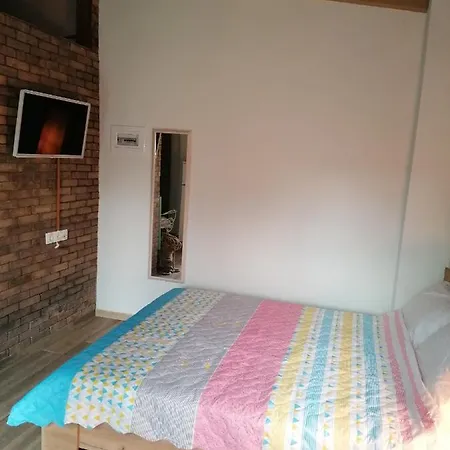 Tiny House By The Sea * 尼尔斯吉尼